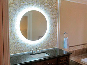 Как установить зеркало с подсветкой в ванной